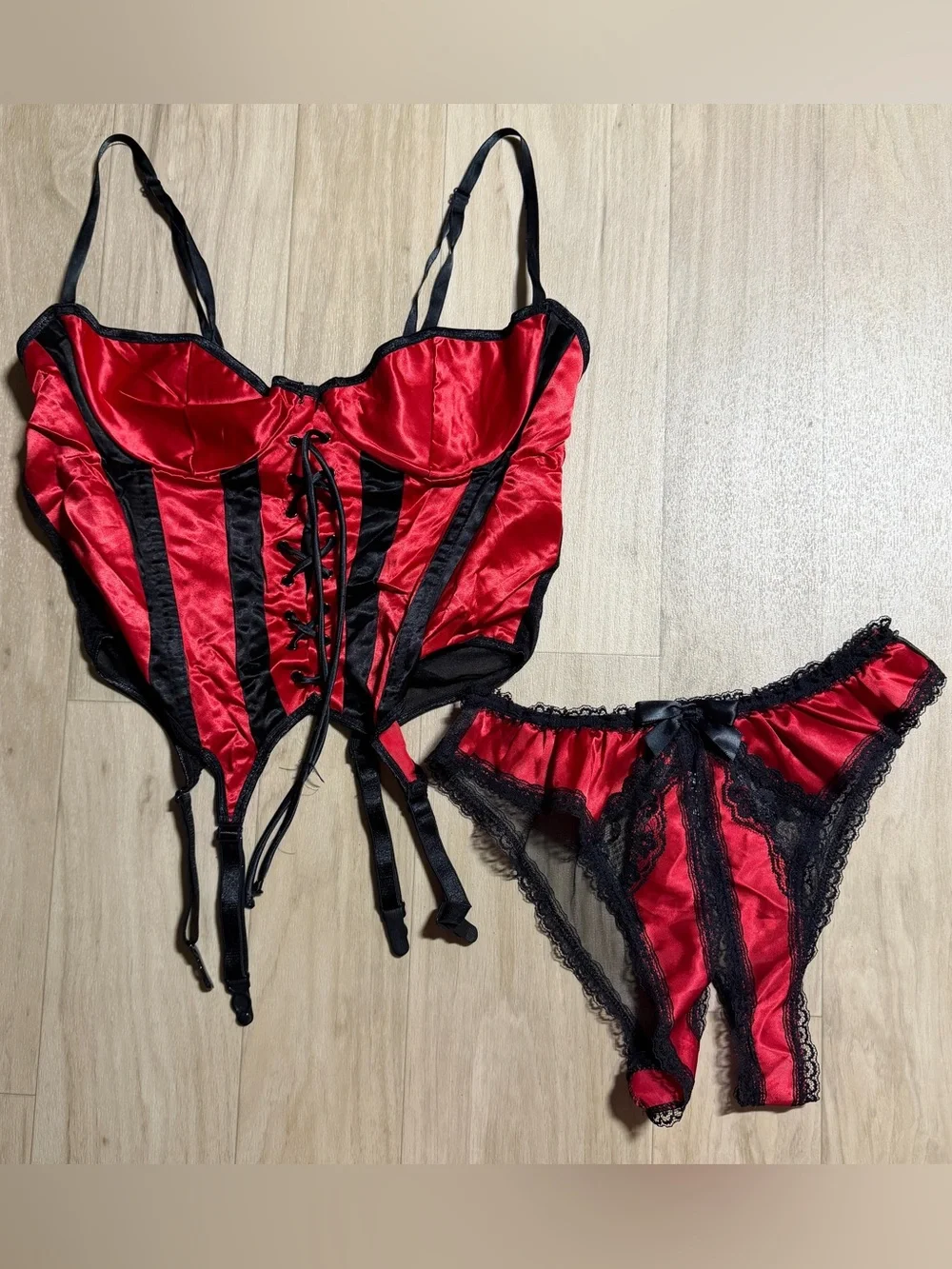 Vintage Y2K Frederick’s of Hollywood Red Black Satin Bustier & Panty Set NWT